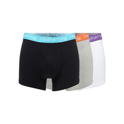 Pack of three white keyhole trunks